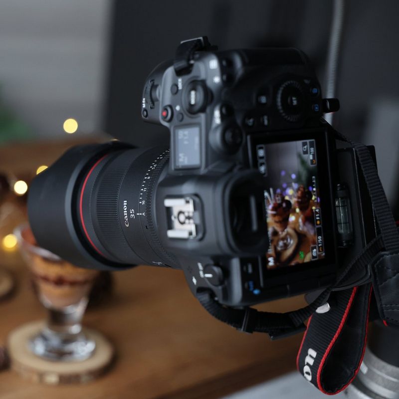 Objectif Canon RF 35mm F1.4L VCM Appareil photo et objectif fixés à un trépied