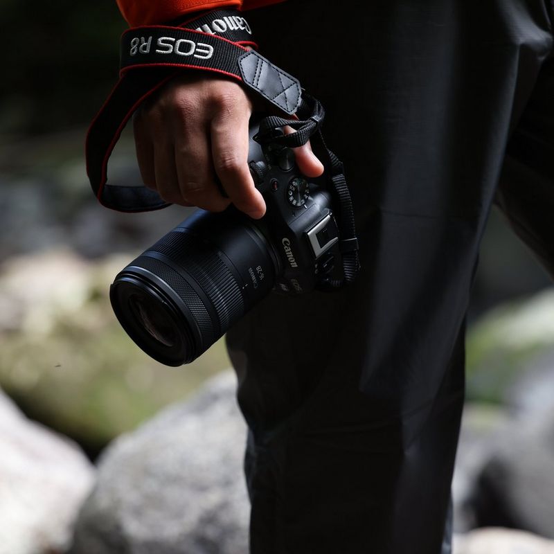 Canon RF 16-28mm F2.8 IS STM Lens Camera in a man's hand with rocky background