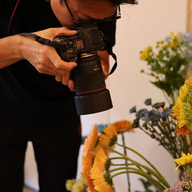 Canon RF 50mm F1.4L VCM Lens Man adjusting lens to get the close-up photos