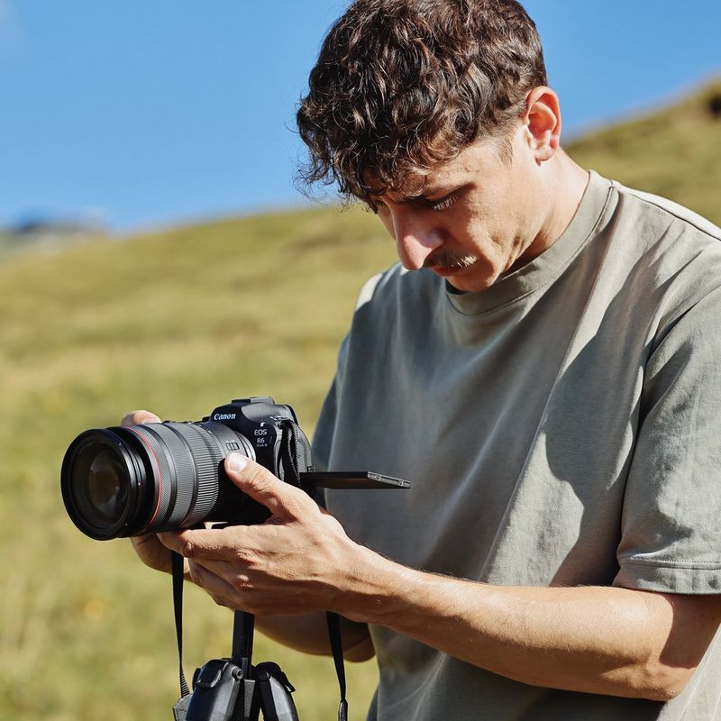 7084C036_EOS-R6-Mark-III_13