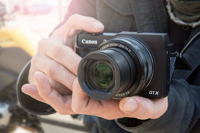 Canon PowerShot G1 X Mark II Mann beim Aufnehmen eines Fotos