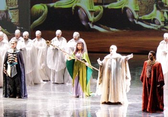 The cast of Verdi’s Aida on stage at the Teatro Carlo Felice