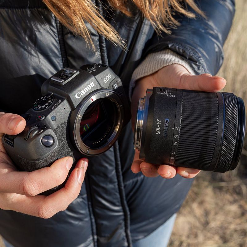 Canon EOS RP Gehäuse + RF 24-105mm IS STM Objektiv + Rucksack + SD-Karte + Ersatzakku 0 Anbringen eines RF Objektivs an der Kamera