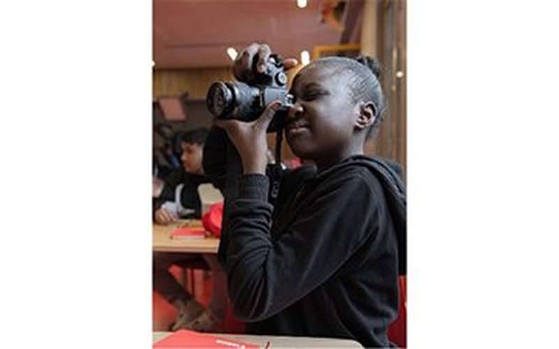Avec son « Young People Programme », Canon permet à 24 jeunes de Saint-Ouen-sur-Seine (93) de s’exprimer en images sur l’égalité Femmes-Hommes 