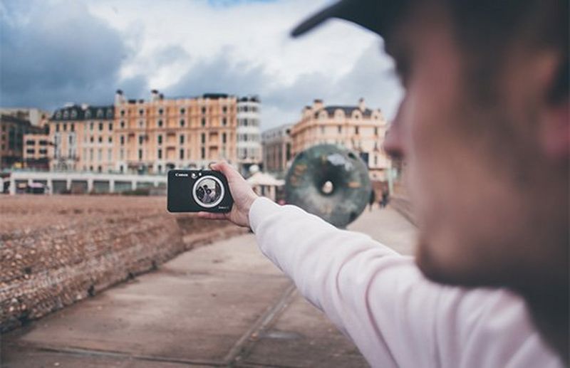 Influencer Joel Thorpe taking a selfie on the Canon Zoemini S on Brighton beach front.