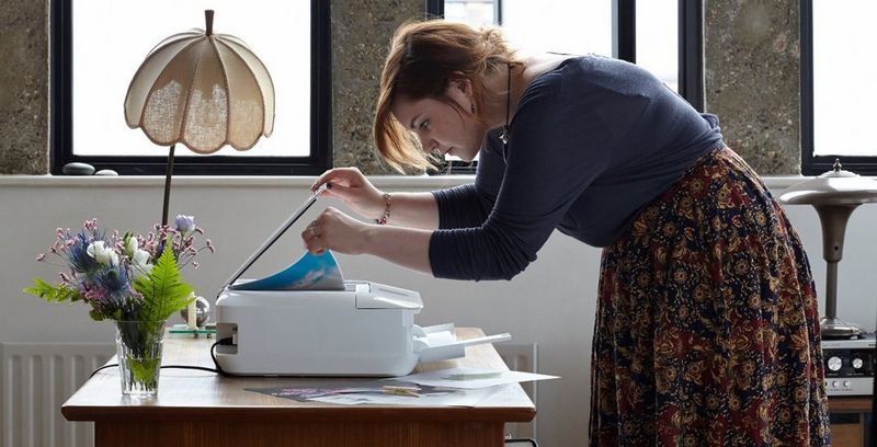 Home & Photo Printers PIXMA MG7751 Lifestyle side view