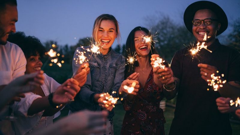 Photo libre de droit de Cierges Magiques Scintillants De Noël