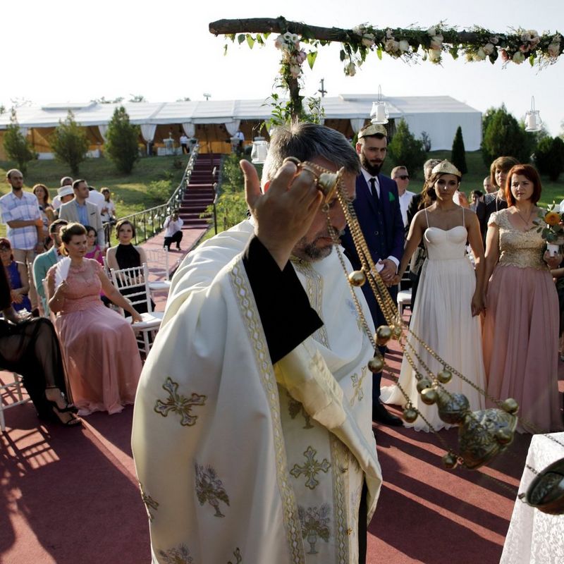 Scenes at Romanian wedding - Wedding ceremony - taken with a EOS 5D Mark IV
