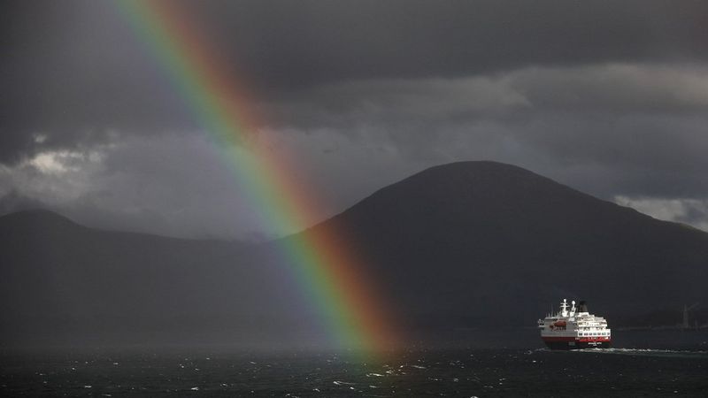 boat rainbow mountain RF 24-240mm richard walch