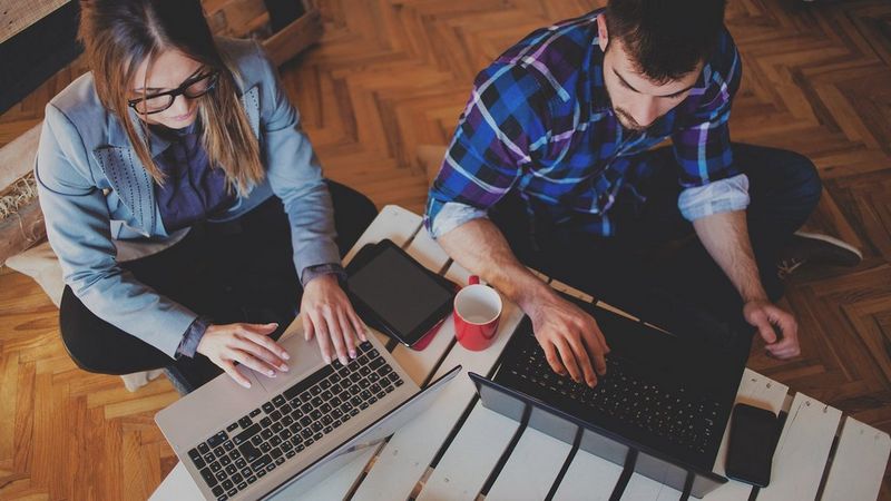 boy-and-girl-looking-at-laptop_New.jpg