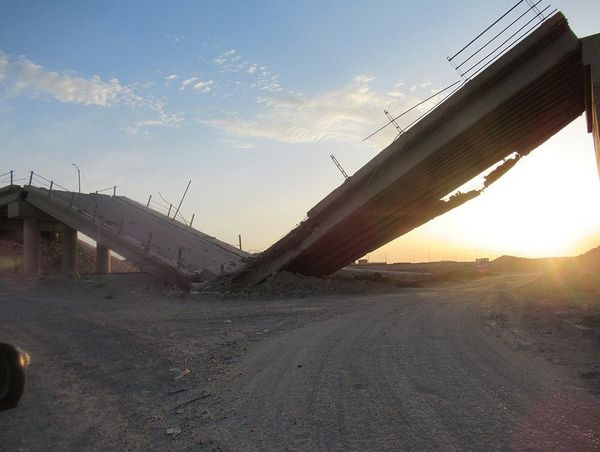A photograph of a collapsed bridge in the city of Ramadi.