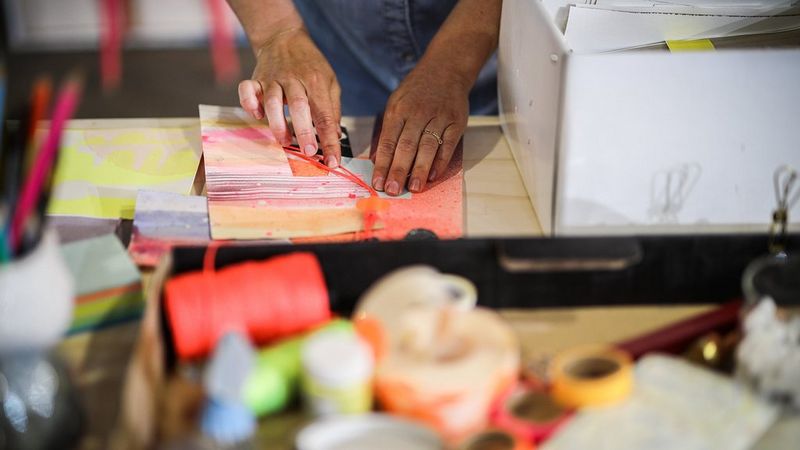 Canon EOS R tell your stories hero