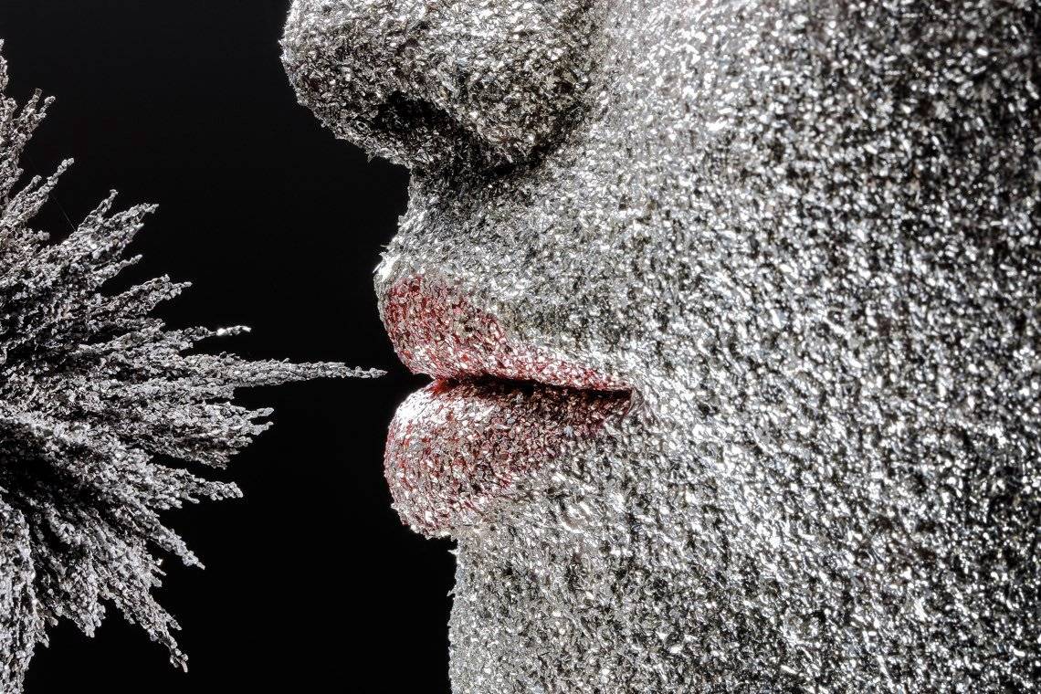 Silver dust-covered lips, photographed against a black back-drop by Eberhard Schuy on a Canon EOS 5DS R.