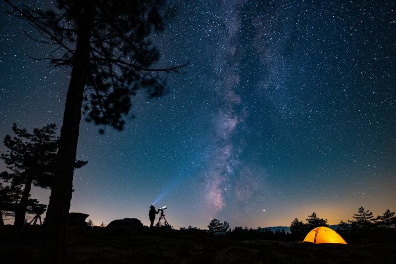 Un astrophotographe transforme ses photos du ciel étoilé en vidéo