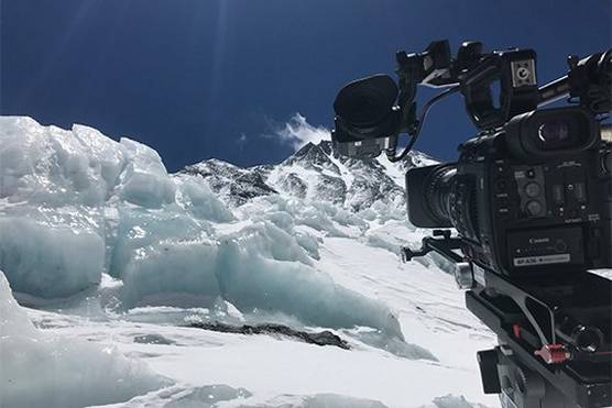 Filming a rugby world record on Everest with the EOS C200
