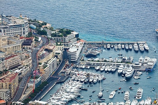 An aerial view of the start of the 2018 Monaco Grand Prix, photographed from a distance by Frits van Eldik using a Canon EOS 5DS R camera.