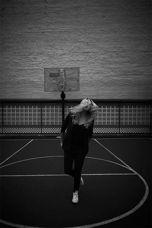 A black and white portrait of Taťána Kuchařová in a basketball court. Portrait by David Turecký on a Canon EOS 6D.