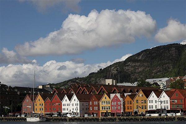 Colourful houses in Norway, taken with a Canon RF 24-240mm F4-6.3 IS USM lens.