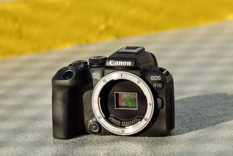 Canon EOS R10 Mirrorless Camera Body - Orms Direct - South Africa