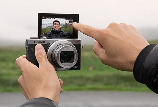 https://i1.adis.ws/i/canon/canon_powershot_g7_x_mark_iii_flip_up_touchscreen?w=550&qlt=100&fmt=jpg&fmt.options=interlaced&bg=rgb(236,237,237)