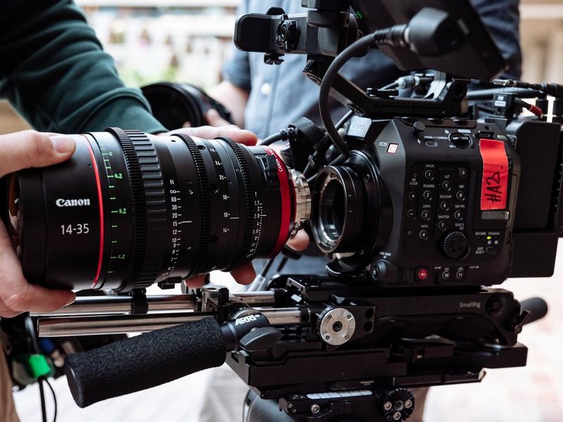 Canon lanza una gama de objetivos híbridos con look cine para TV