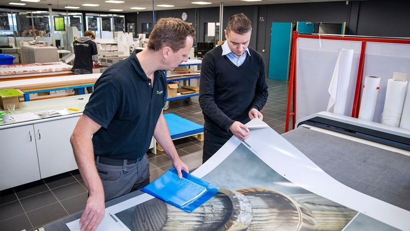 Director DPN Rikken looking at Colorado 1640 print