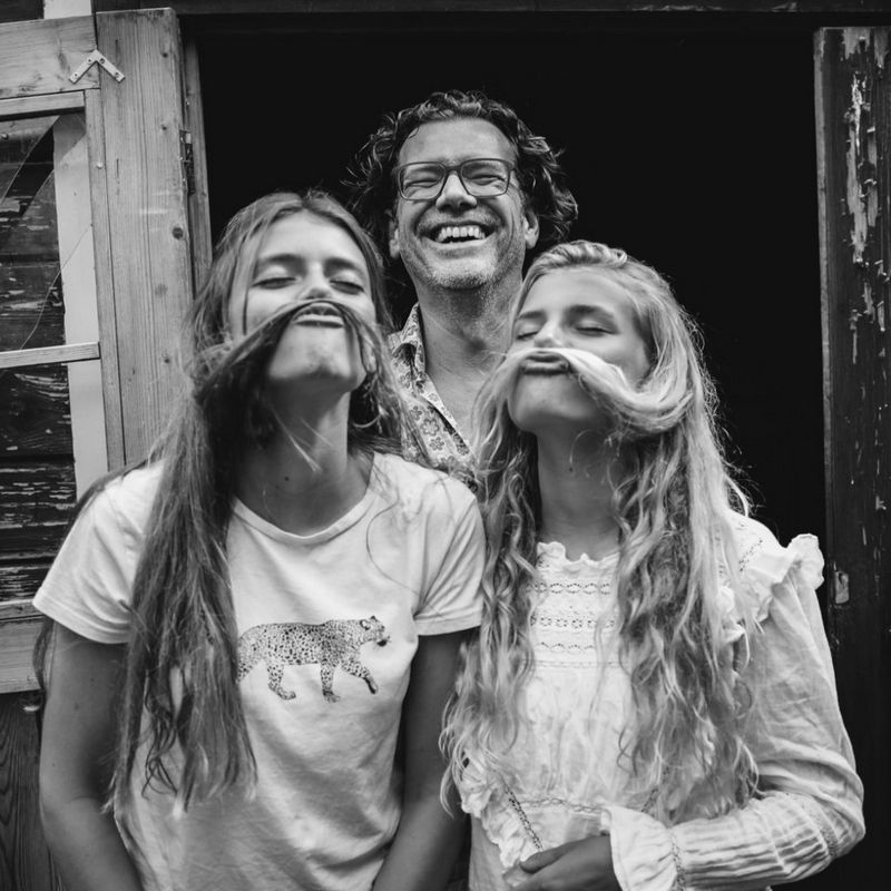 ecom-dep-page-cameras-advanced-family-friends-banner-v01-800-cs