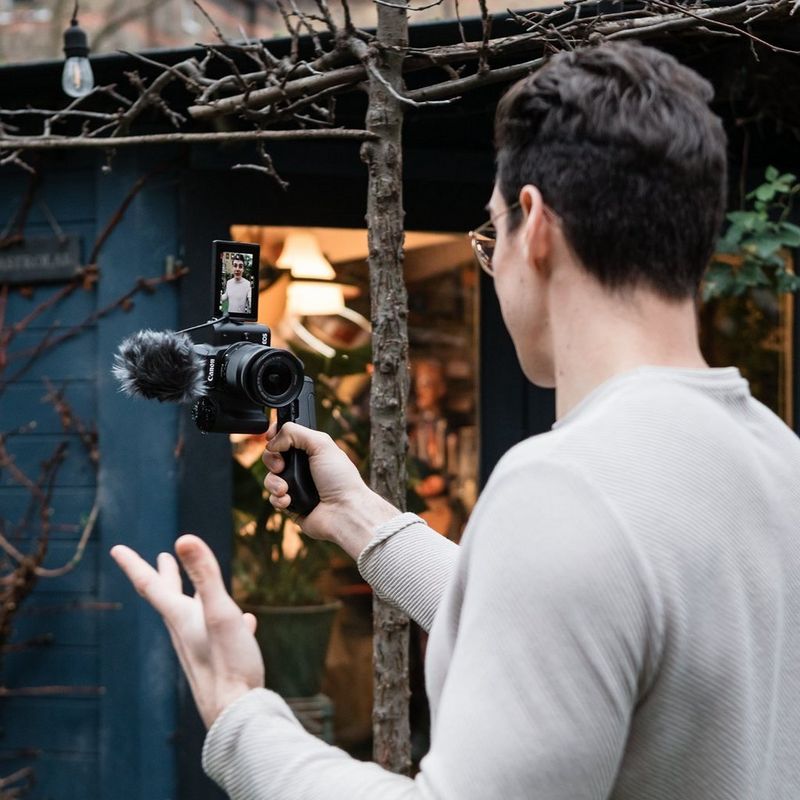 ecom-dep-page-cameras-advanced-vlogging-banner-v01-800-cs