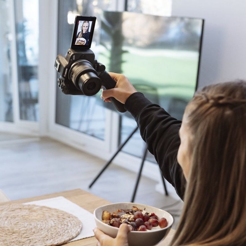 ecom_Affiliates_Landing_Page_Vlogging_Apr25_1x1_an