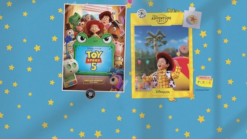 L'affiche de « Toy Story 5 » à côté d'un cadre photo « Disneyland Adventure World » sur un fond bleu étoilé