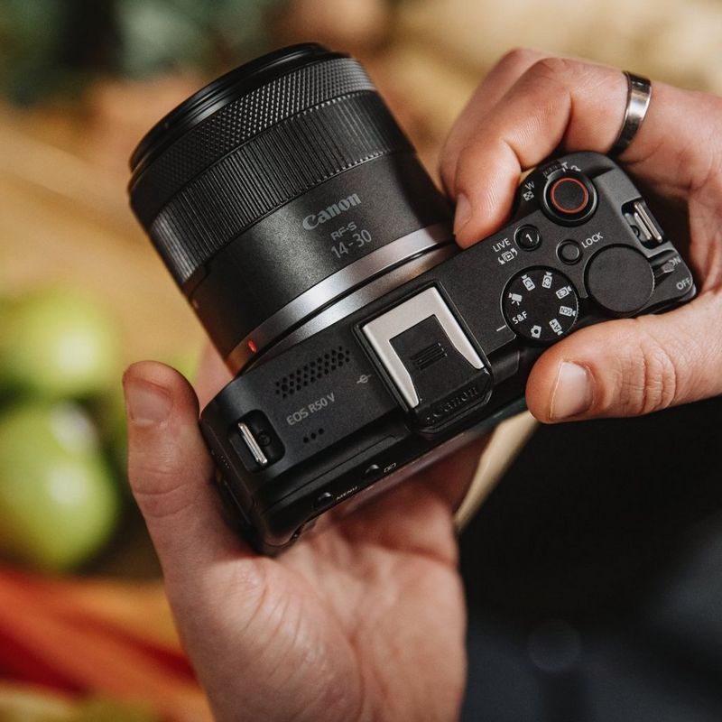 ecom_Exclusive_Kits_EF_Lenses_PL_1x1_Feb26_an