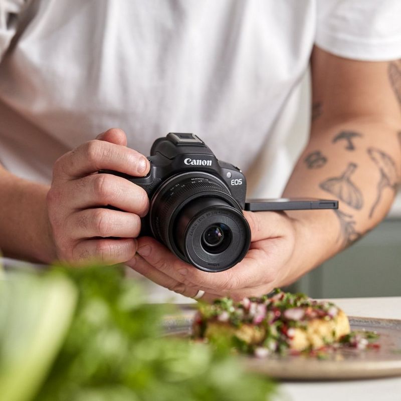 ecom_Italy_EOS_R50_Feb26_1x1_an