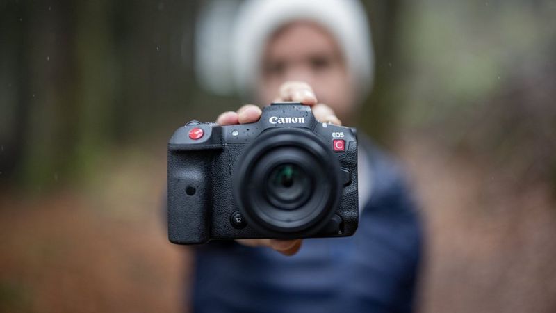 ecom_UKIE_ISB_Q42024_Oct24_16x9_an