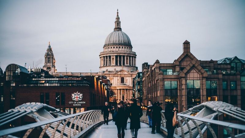 ecom_Urban_Photography_Guide_Banner_Jan24_16x9_an