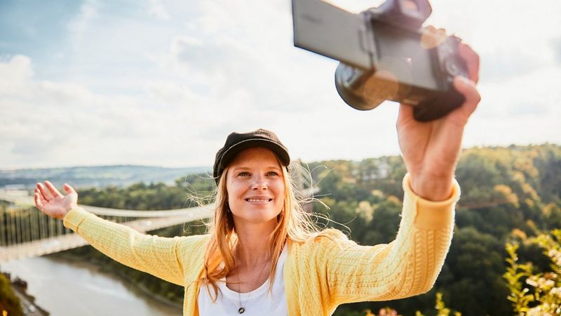 ecom_Vlogging_Camera_Promo_Jul25_16x9_an