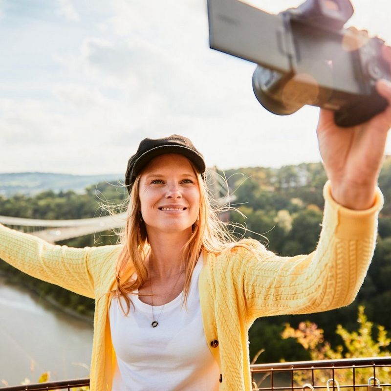 ecom_Vlogging_Camera_Promo_Jul25_1x1_an