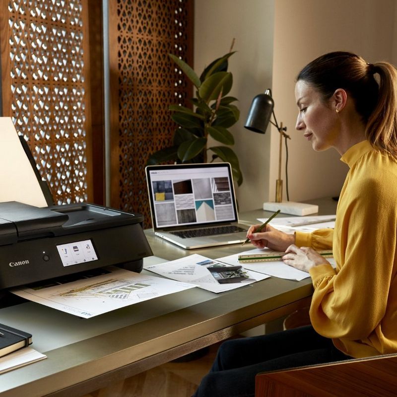 ecom_buying-guide_home-office-essentials_jan2023_1-heroimage_1x1