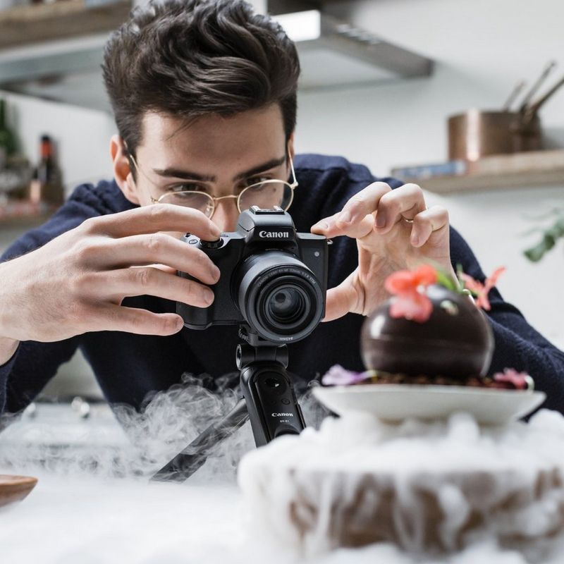 ecom_eos-r-editorial-guide_lenses-for-food-photography_1-heroimage_dec22_1x1