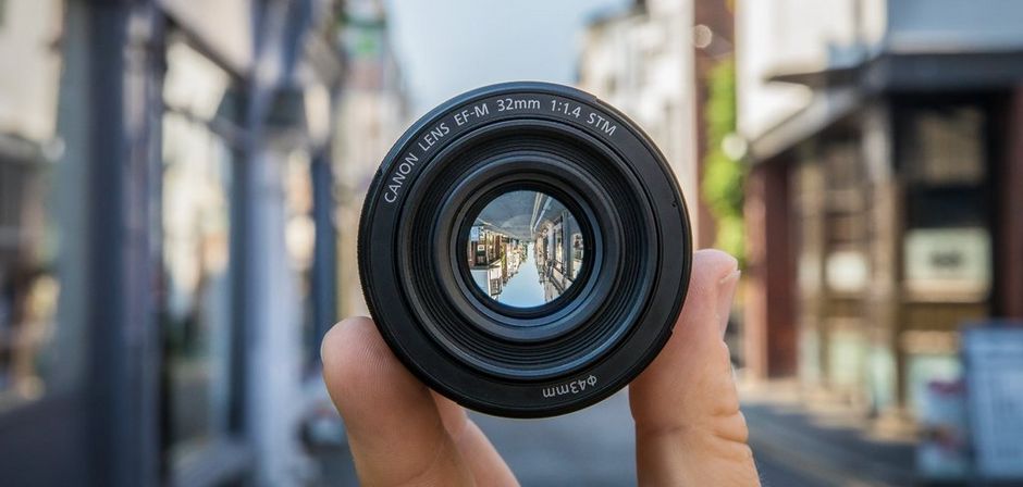 Behviour lens on market bubbles and crashes