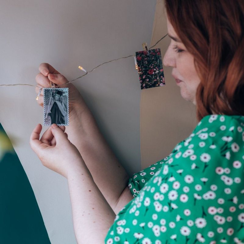 ecom_print-your-story-editorial-guide_stamp-block_jan23_1-1_v1_sa