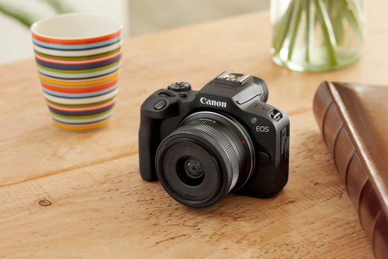 Canon EOS R100 Kamera mit RF-S 18-45mm - Canon Deutschland