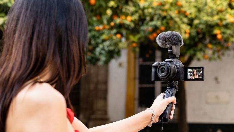 Crítica Interesar Respiración Las mejores cámaras vlogging de Canon - Canon Spain