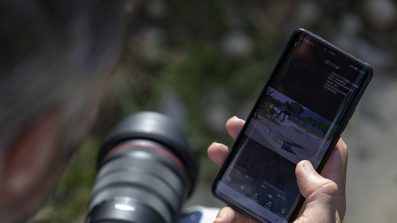 Prendre Une Photographie De La Vue Du Viseur Du Microscope Avec Un Téléphone  Portable