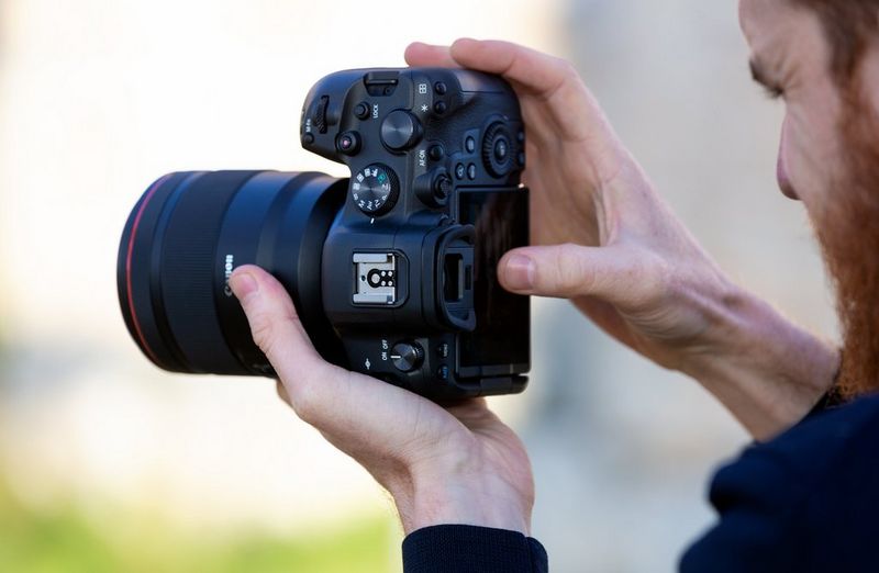 Photographer adjusting Canon EOS R6 for a shoot