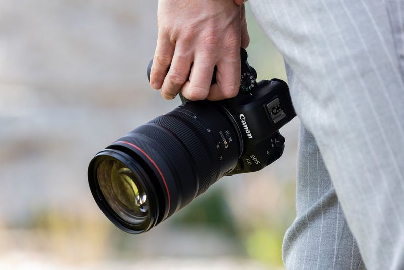 Canon EOS R10 Mirrorless Camera with RF 600mm f11 IS STM Lens - Mike's  Camera