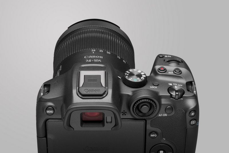 Элементы управления на верхней и задней панелях Canon EOS R7.