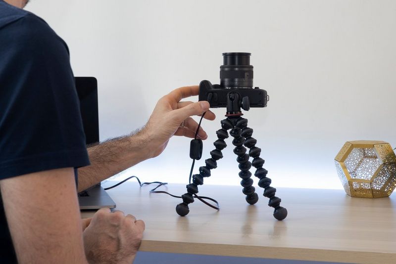 How to use your Canon DSLR or Mirrorless camera as a webcam with an HDMI  cable - Canon Europe