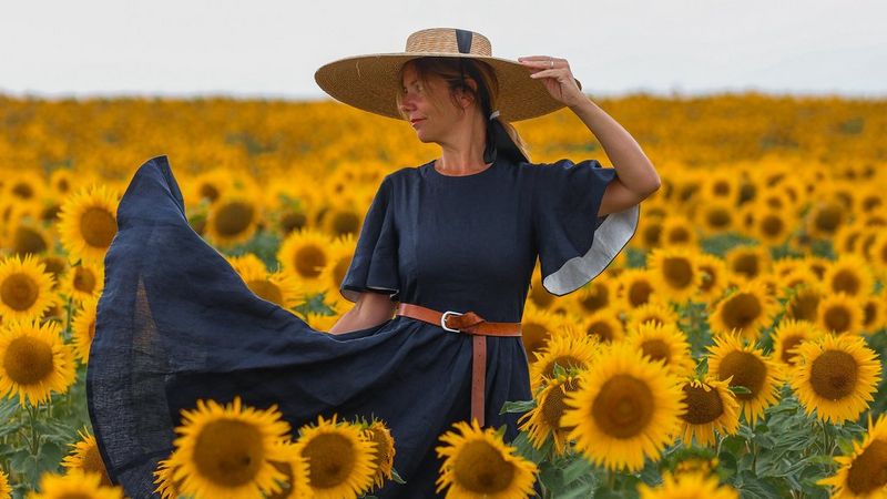 Niña con sombrero azul deje sin límites; la India Fotografía de