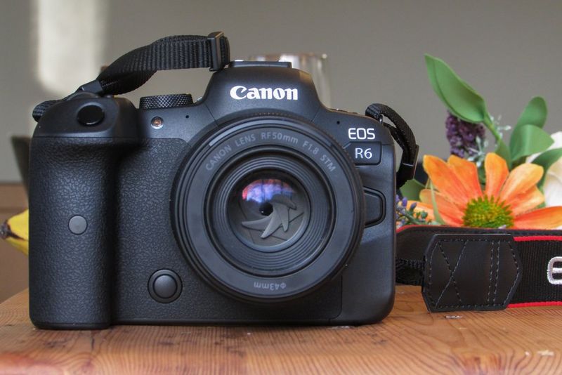 Bạn muốn trở thành một nhiếp ảnh gia chuyên nghiệp, sáng tạo và đầy tinh thần khi chụp ảnh không? Bí quyết chụp bokeh từ Canon Europe sẽ giúp bạn thực hiện điều đó. Bạn sẽ hiểu rõ hơn cách sử dụng đèn flash, khẩu độ, tốc độ của máy ảnh để tạo nên những bức ảnh bokeh hoàn hảo. Click ngay để khám phá.