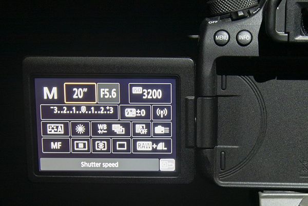 The screen of a Canon EOS 90D showing settings for night shooting.